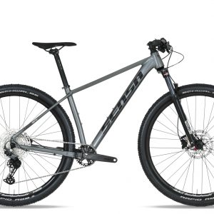 bicicleta de montaña sensa livigno evo 2025 gris con cuadro de aluminio Lite 6061 y grupo Shimano Deore de 12 velocidades.