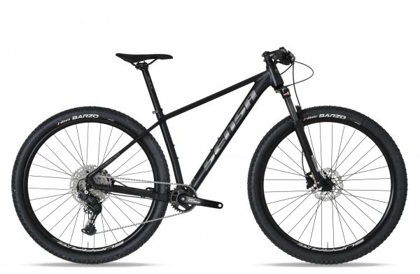"Bicicleta de montaña SENSA LIVIGNO EVO C11 2025 negra con cuadro de aluminio Lite 6061 y grupo Shimano CUES de 11 velocidades."